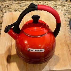 Le Creuset 1.7 Quart Tea Pot